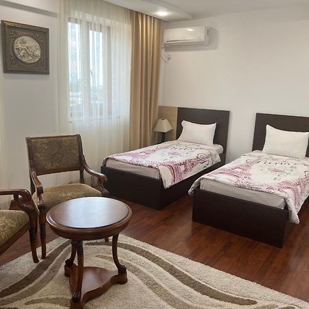 Vanatur Hotel Ґюмрі Екстер'єр фото