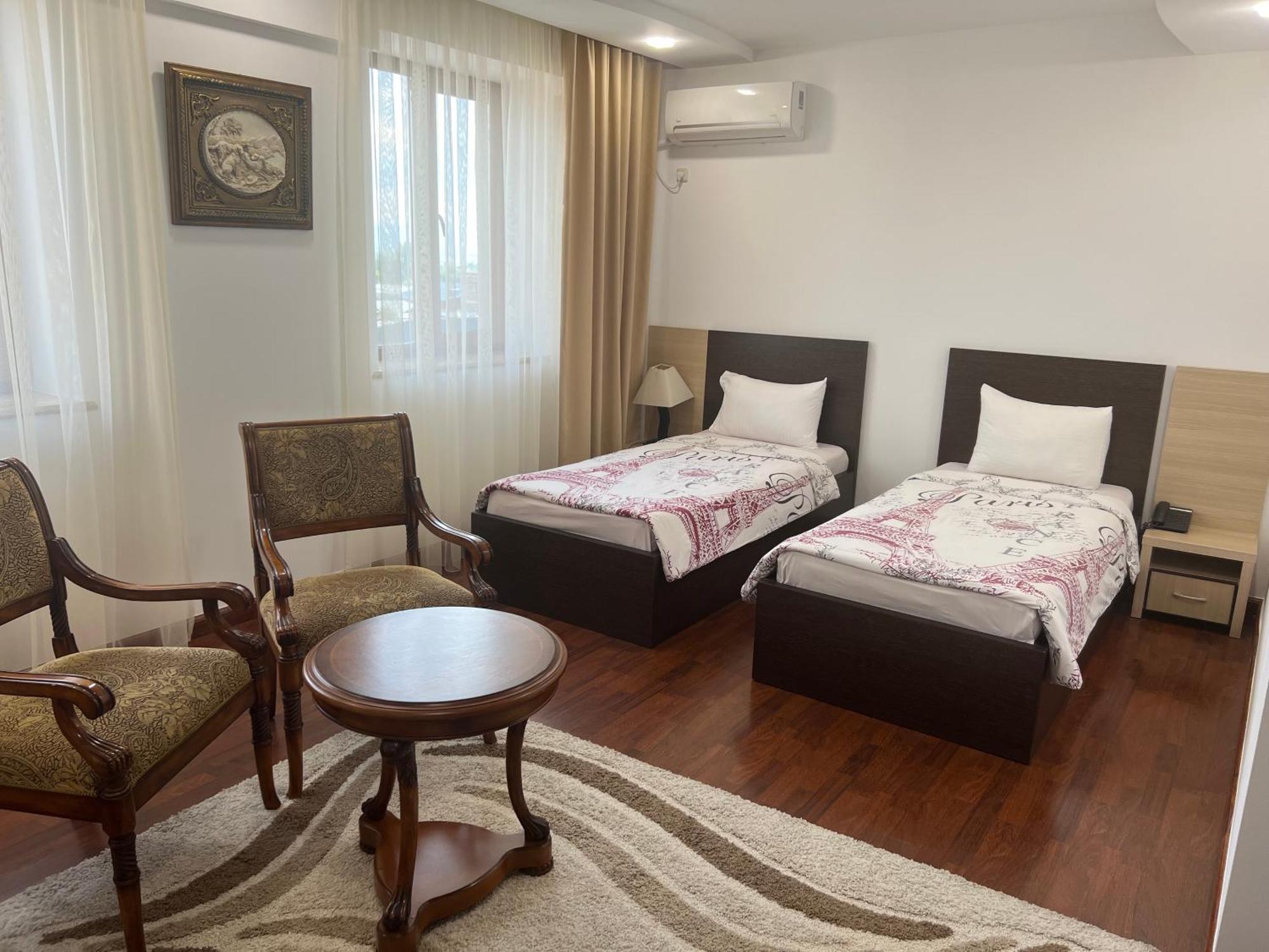 Vanatur Hotel Ґюмрі Екстер'єр фото