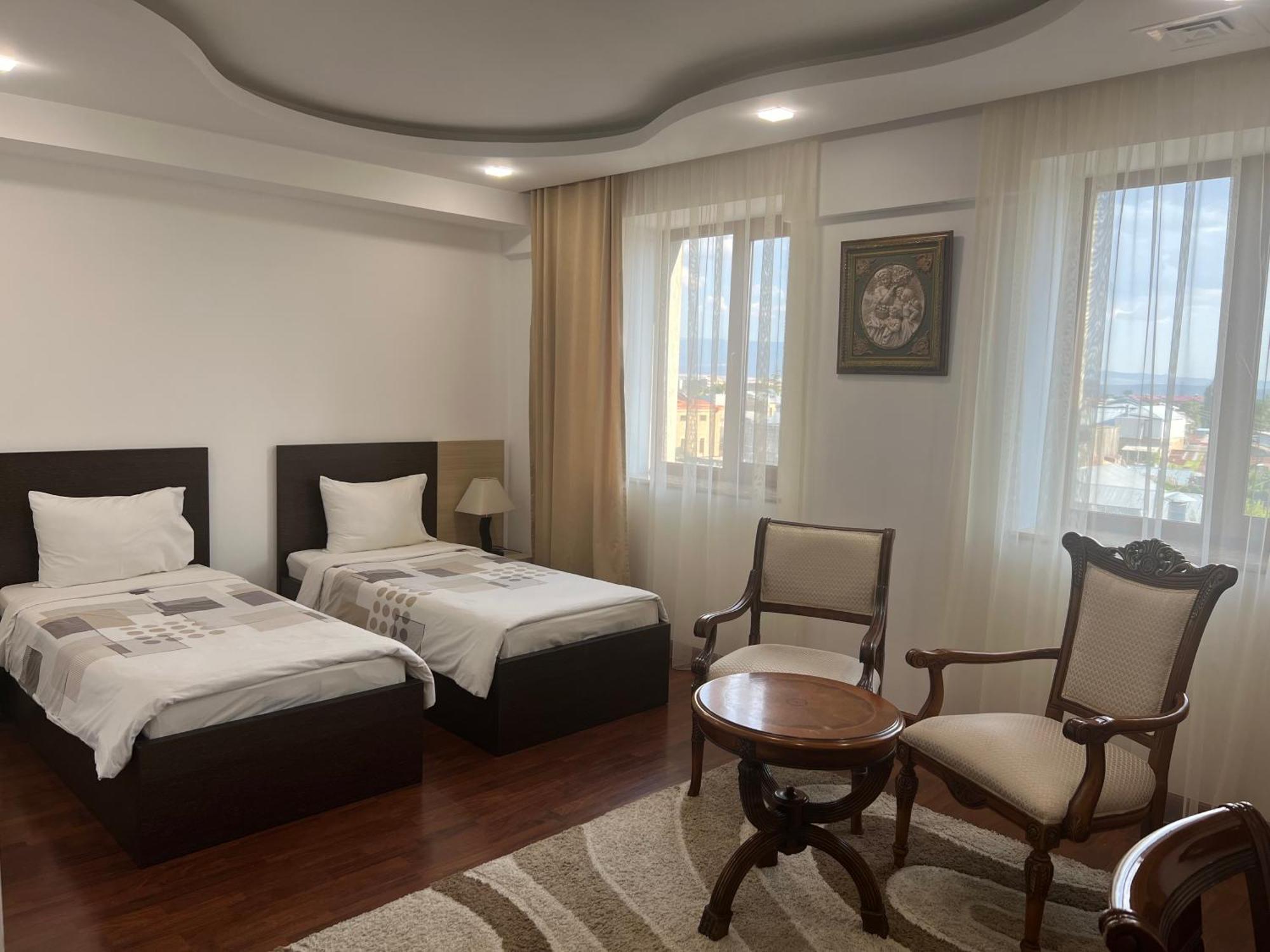 Vanatur Hotel Ґюмрі Екстер'єр фото