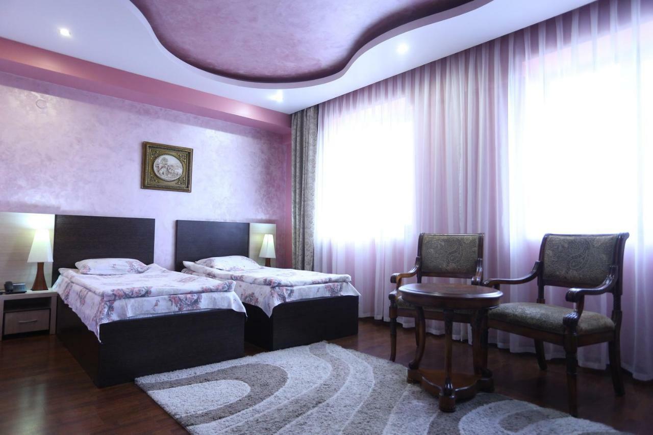 Vanatur Hotel Ґюмрі Екстер'єр фото