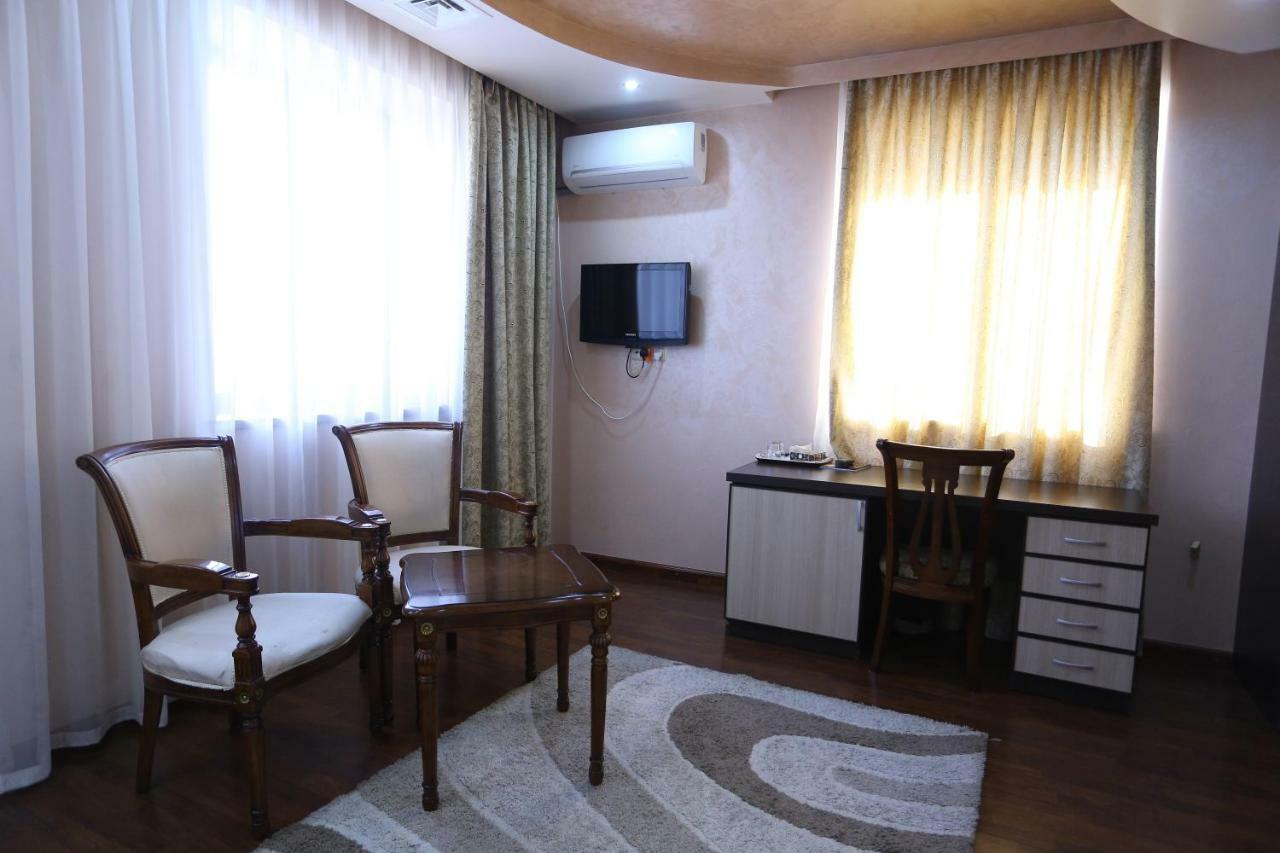 Vanatur Hotel Ґюмрі Екстер'єр фото